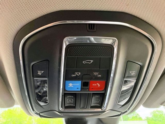 2023 Jeep Grand Cherokee Laredo 4x4