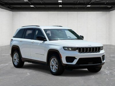 2023 Jeep Grand Cherokee Laredo 4x4