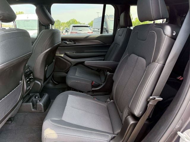 2025 Jeep Grand Cherokee L Laredo X 4x4