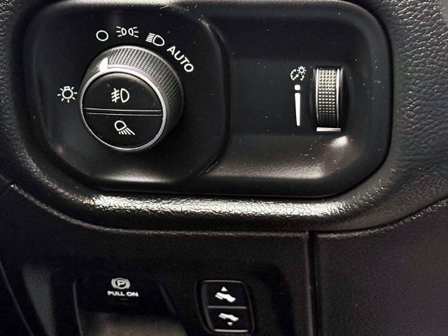 2020 RAM 1500 Big Horn Crew Cab 4x4 5'7' Box