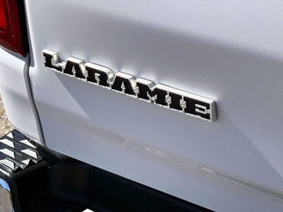 2020 RAM 1500 Laramie Crew Cab 4x4 5'7' Box