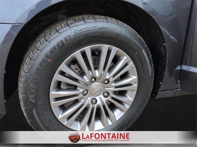 2013 Chrysler Town & Country Touring-L