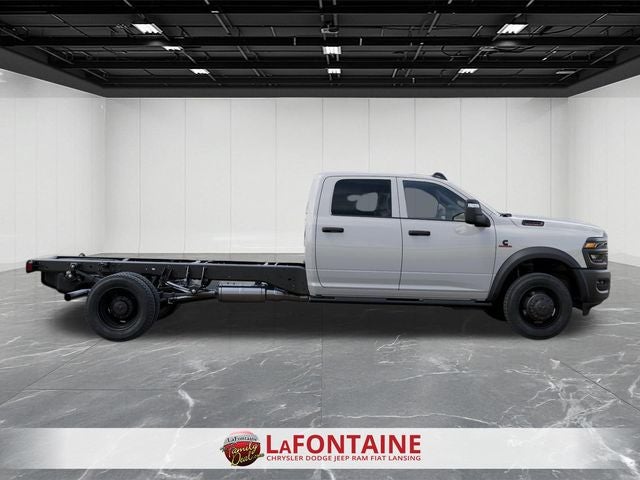 2026 RAM 5500 Chassis RAM 5500 TRADESMAN CHASSIS CREW CAB 4X4 84' CA