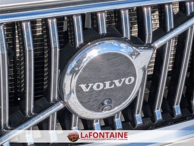 2022 Volvo XC60 B5 Inscription