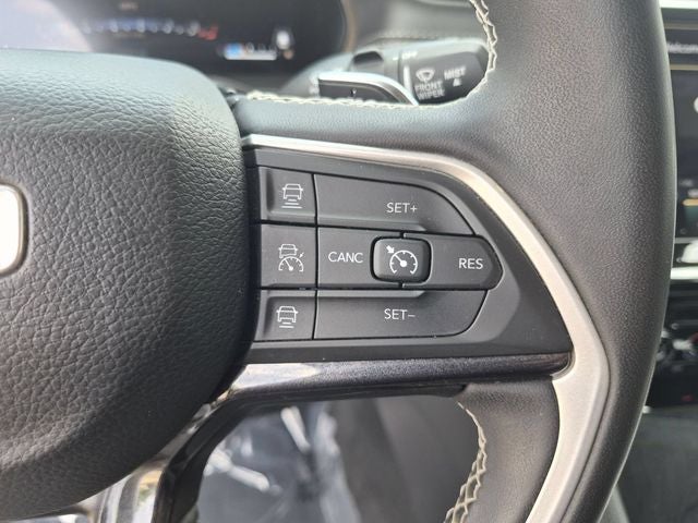2023 Jeep Grand Cherokee Laredo 4x4