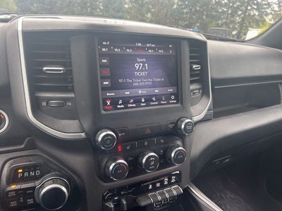 2020 RAM 1500 Big Horn Crew Cab 4x4 5'7' Box