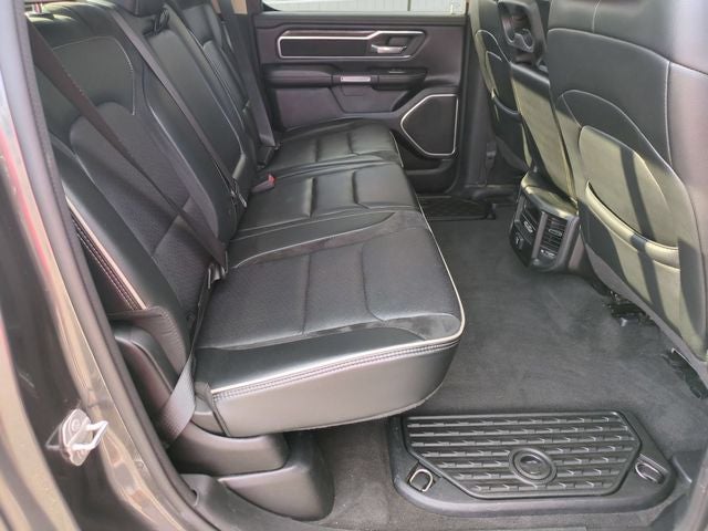 2020 RAM 1500 Laramie Crew Cab 4x4 5'7' Box