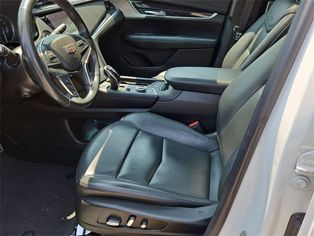 2022 Cadillac XT5 FWD Premium Luxury