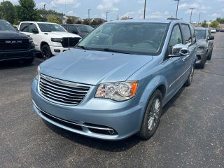 2016 Chrysler Town &amp; Country Touring-L Anniversary Edition
