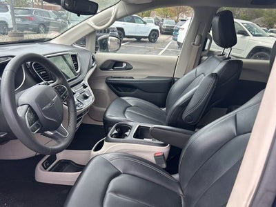 2024 Chrysler Pacifica Hybrid Select