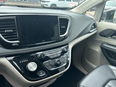 2024 Chrysler Pacifica Hybrid Select