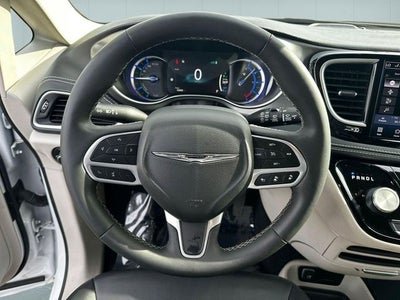 2024 Chrysler Pacifica Hybrid Select