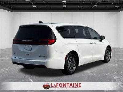 2024 Chrysler Pacifica Hybrid Select