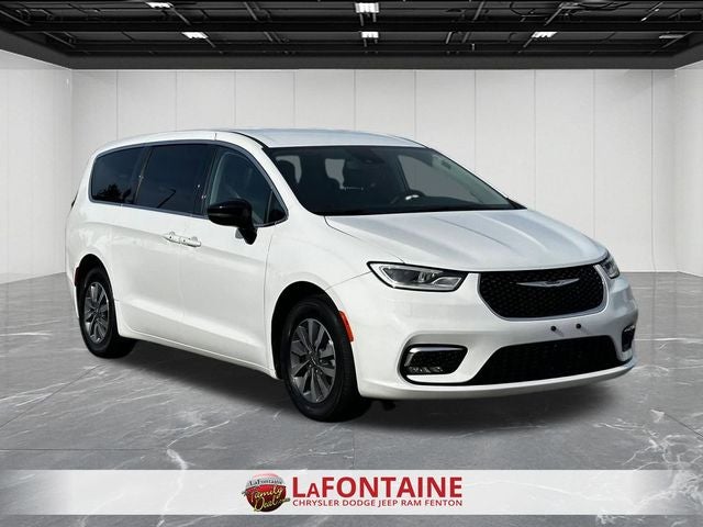 2024 Chrysler Pacifica Hybrid Select