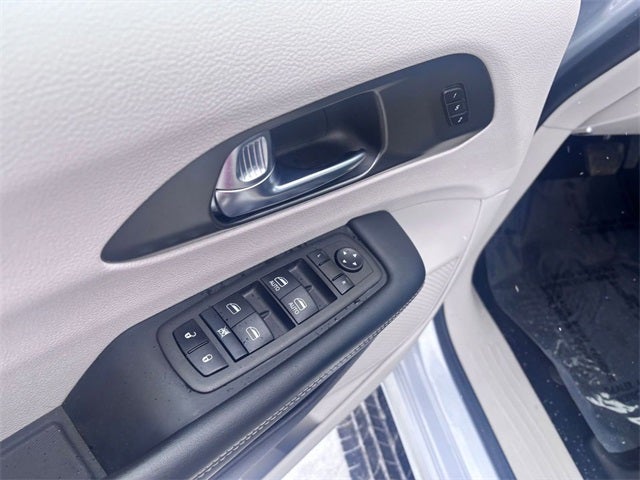 2023 Chrysler Pacifica Touring L AWD