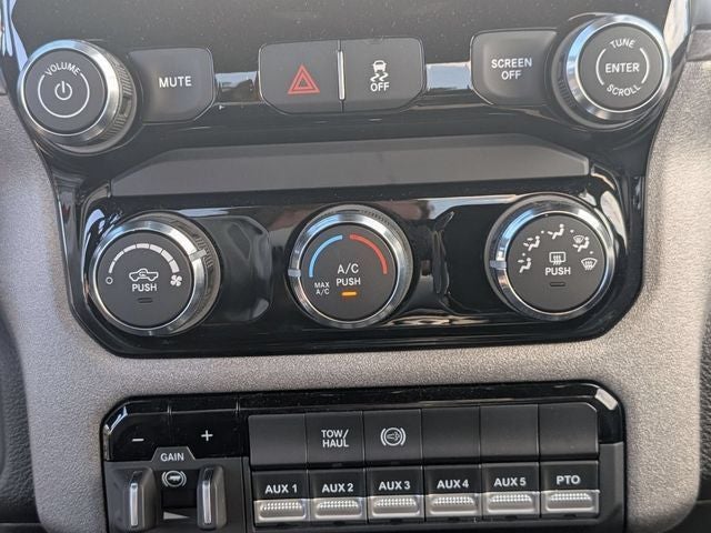 2026 RAM Ram 5500 Chassis Cab RAM 5500 TRADESMAN CHASSIS REGULAR CAB 4X4 84' CA