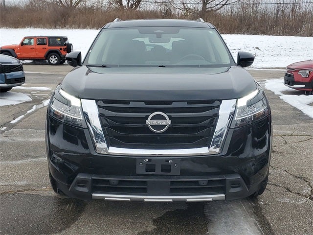 2023 Nissan Pathfinder SL 4WD