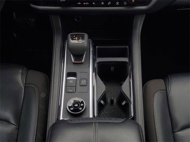 2023 Nissan Pathfinder SL 4WD