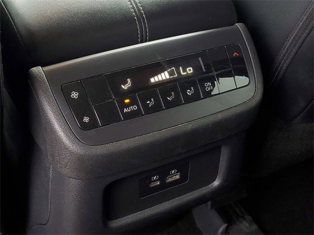 2023 Nissan Pathfinder SL 4WD