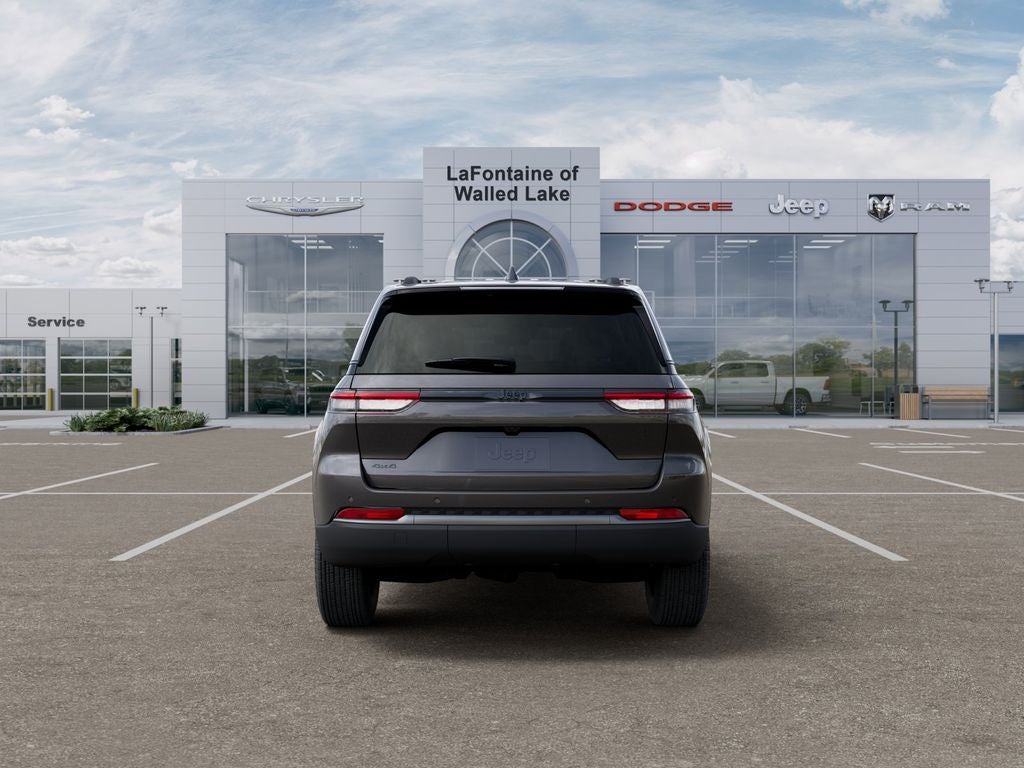 2026 Jeep Grand Cherokee Laredo Altitude