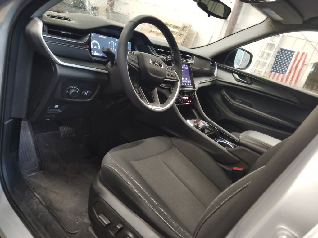 2023 Jeep Grand Cherokee L Laredo 4x4