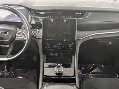 2023 Jeep Grand Cherokee L Laredo 4x4