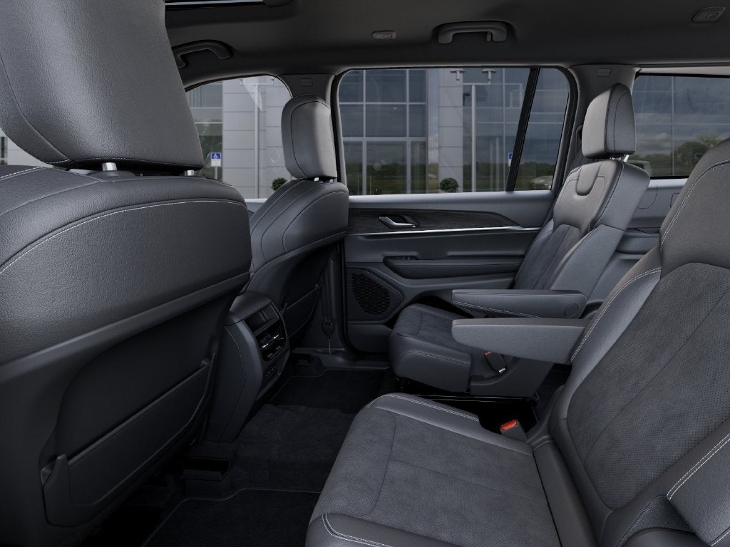 2027 Jeep Grand Cherokee L GRAND CHEROKEE L LAREDO ALTITUDE 4X4