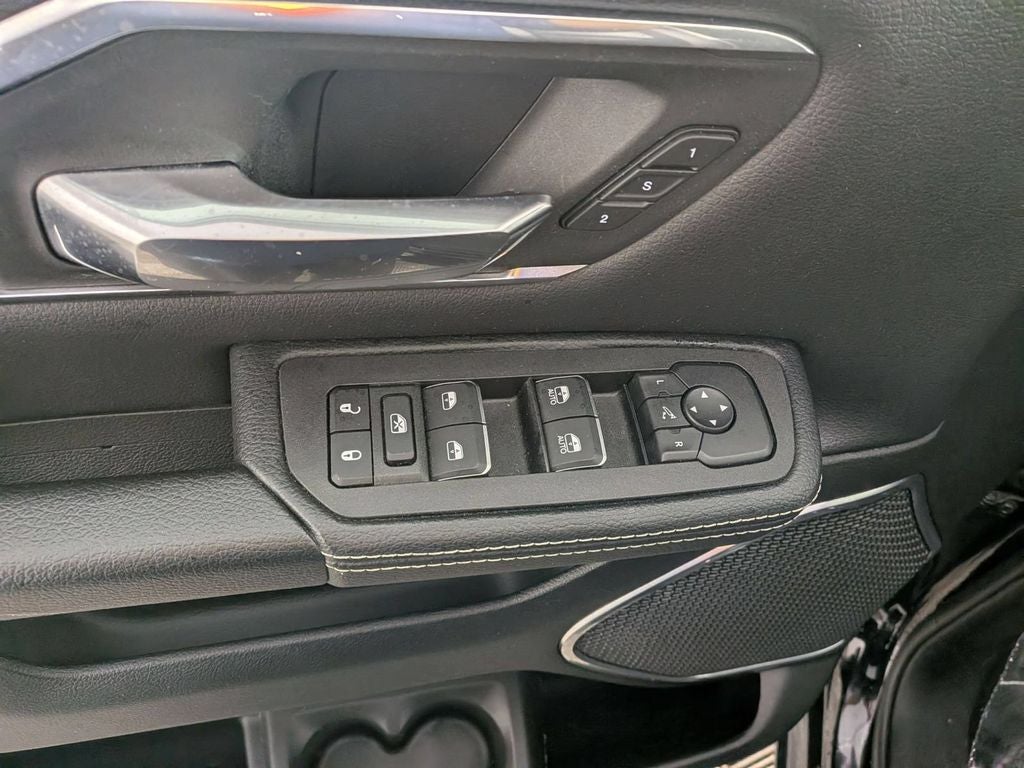 2026 RAM 1500 Laramie Crew Cab 4x4 5'7' Box