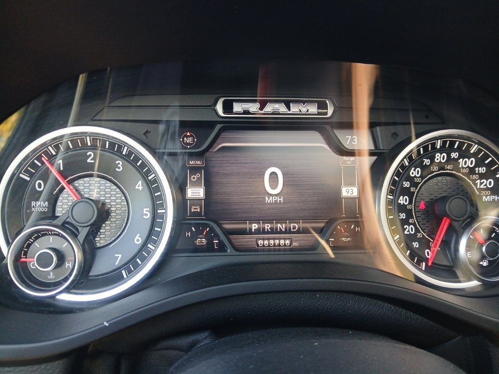 2020 RAM 1500 Laramie Crew Cab 4x4 5'7' Box