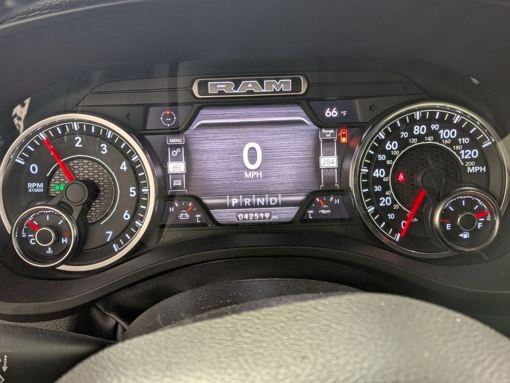 2023 RAM 1500 Laramie Crew Cab 4x4 5'7' Box