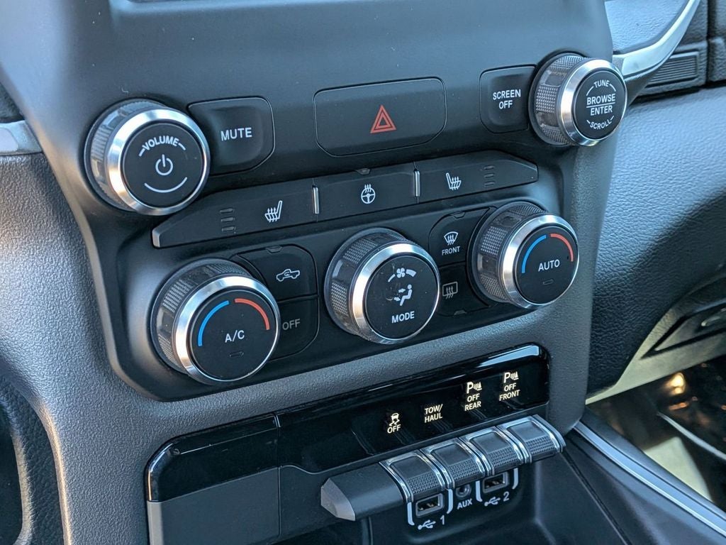 2023 RAM 1500 Big Horn Crew Cab 4x4 6'4' Box