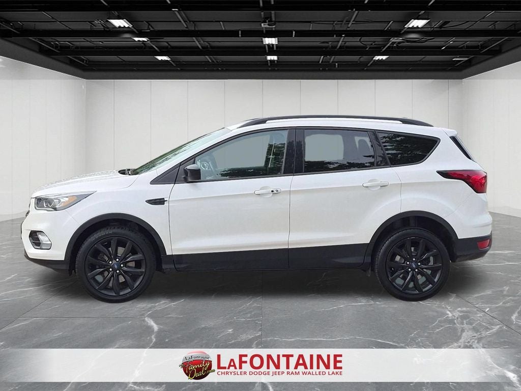 Used 2019 Ford Escape SE with VIN 1FMCU9GD1KUA72976 for sale in Walled Lake, MI