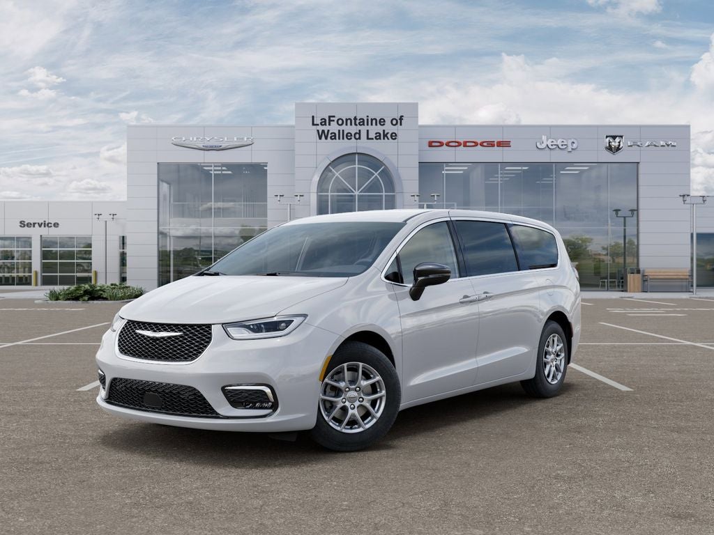 2026 Chrysler Pacifica Select's photo
