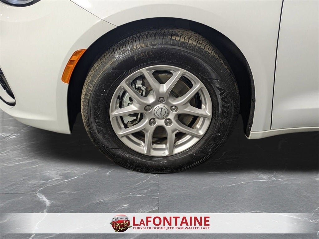 2026 Chrysler Pacifica Select