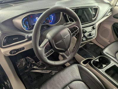 2022 Chrysler Pacifica Hybrid Touring L