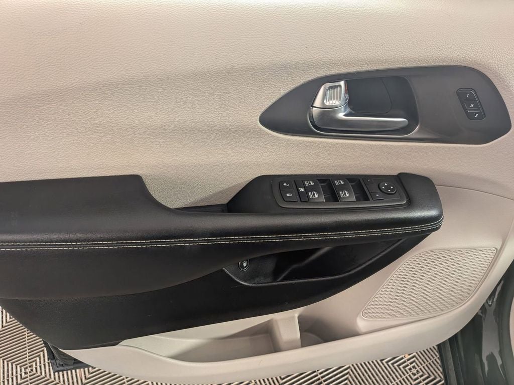 2022 Chrysler Pacifica Hybrid Touring L
