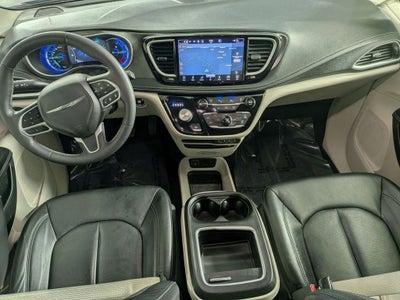 2022 Chrysler Pacifica Hybrid Touring L