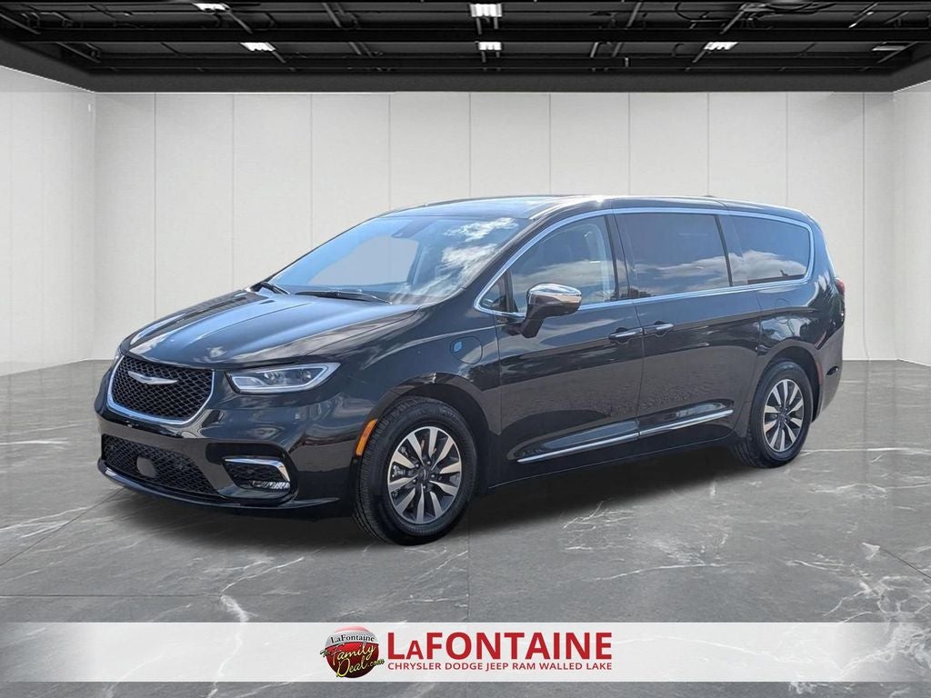 2022 Chrysler Pacifica Hybrid Touring L