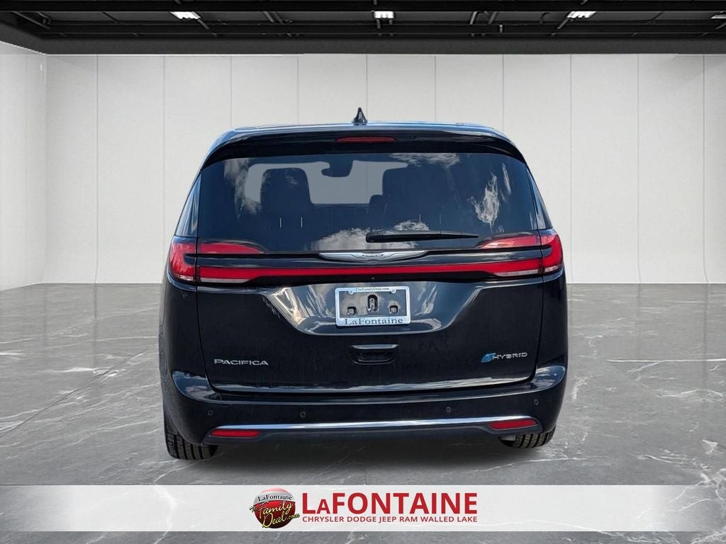 2022 Chrysler Pacifica Hybrid Touring L