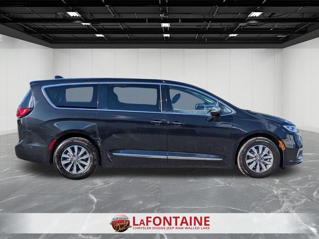 2022 Chrysler Pacifica Hybrid Touring L