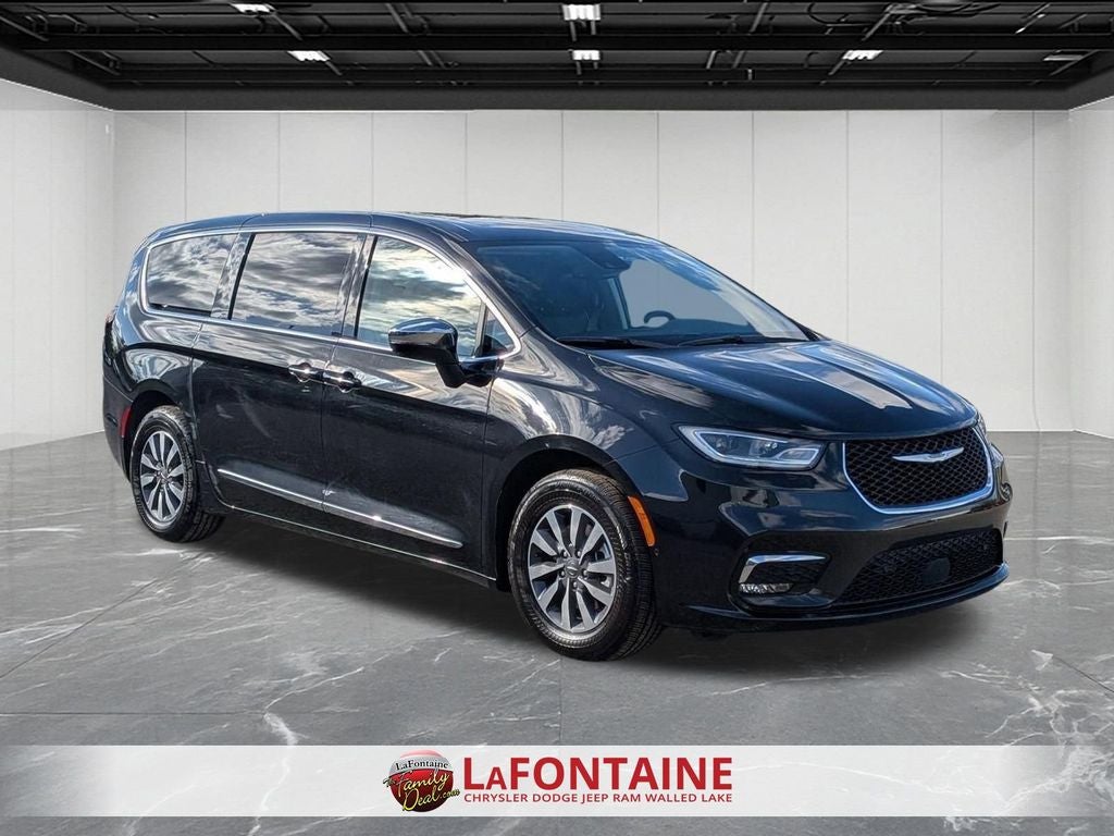 2022 Chrysler Pacifica Hybrid Touring L