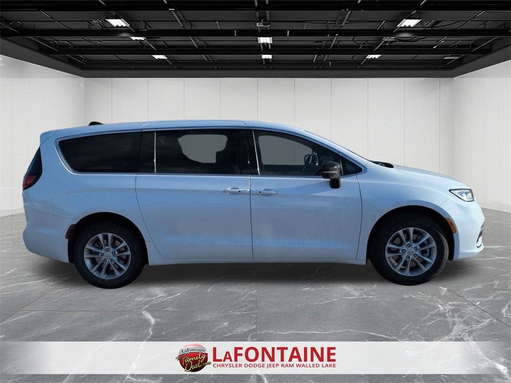 2026 Chrysler Pacifica PACIFICA SELECT AWD