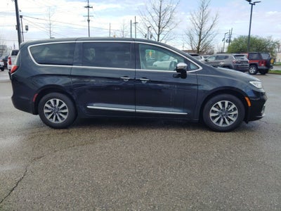 2023 Chrysler Pacifica Limited AWD