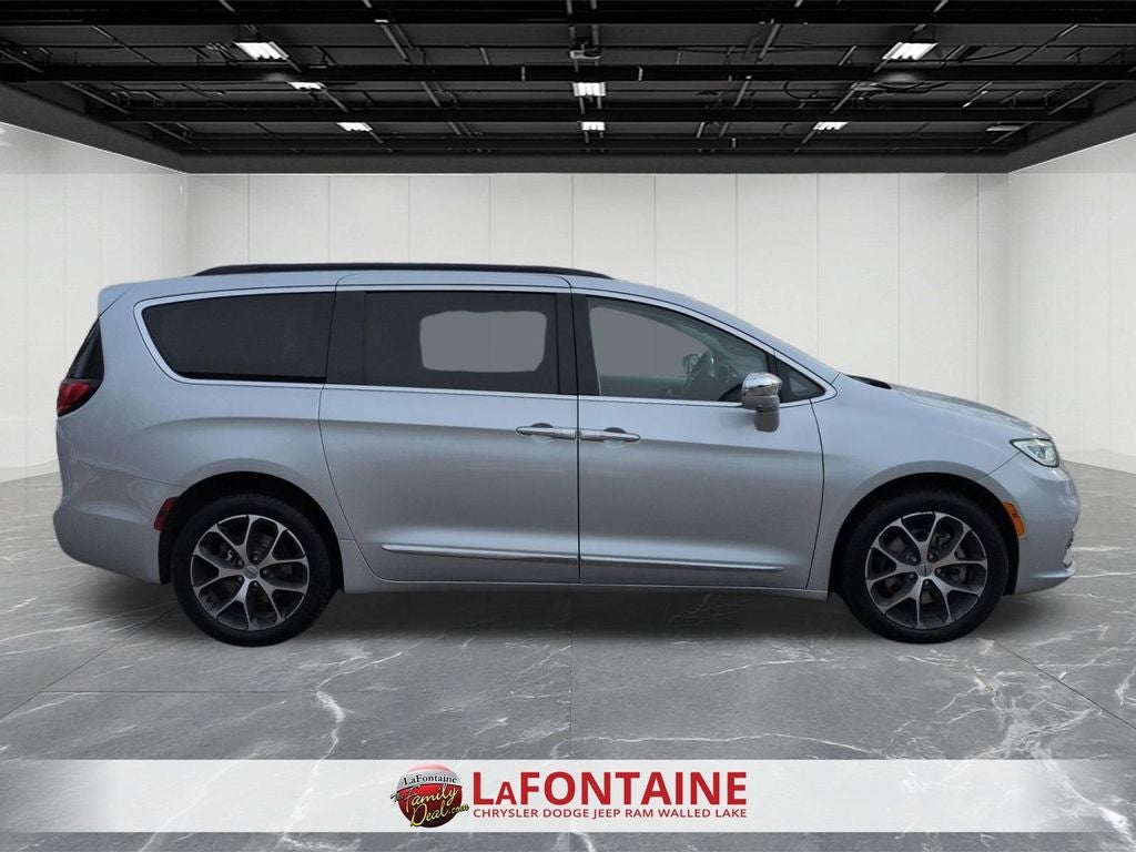 2022 Chrysler Pacifica Limited AWD