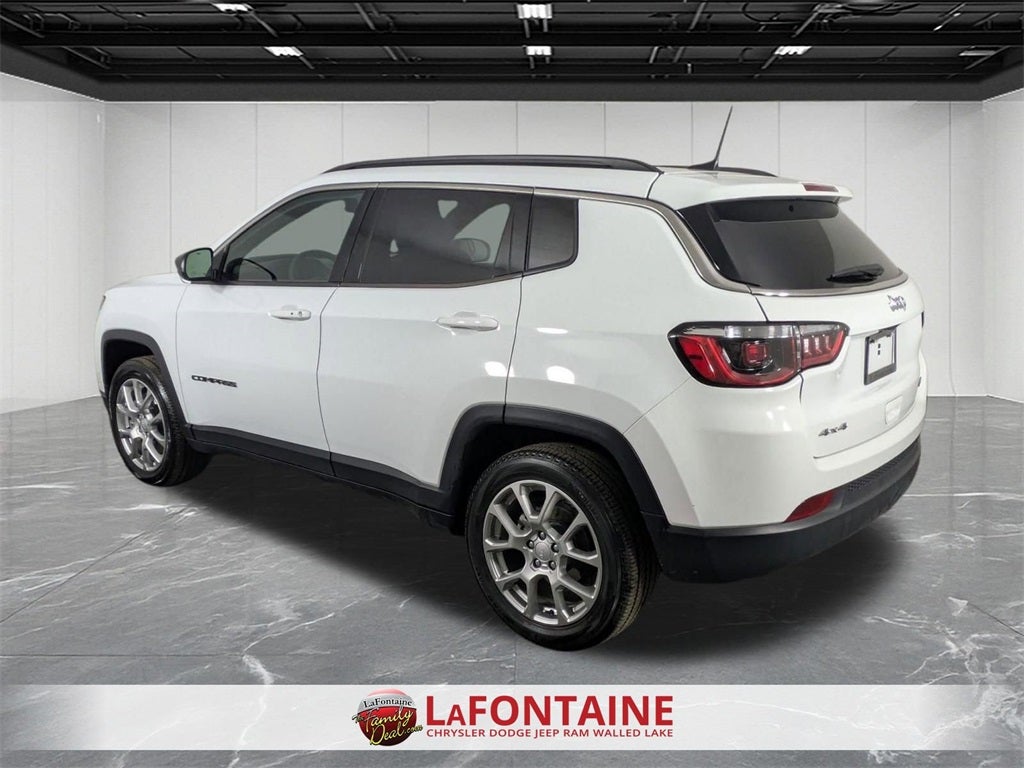 2023 Jeep Compass Latitude Lux FWD