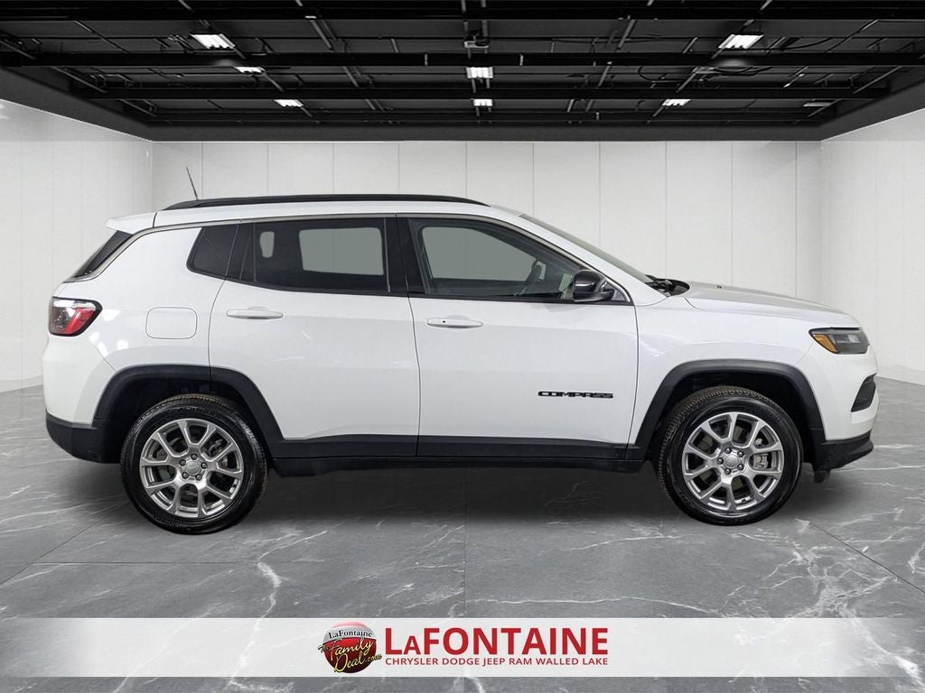 2023 Jeep Compass Latitude Lux FWD