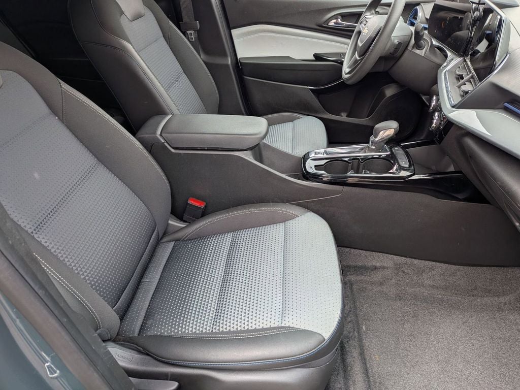 2025 Chevrolet Trax FWD LT