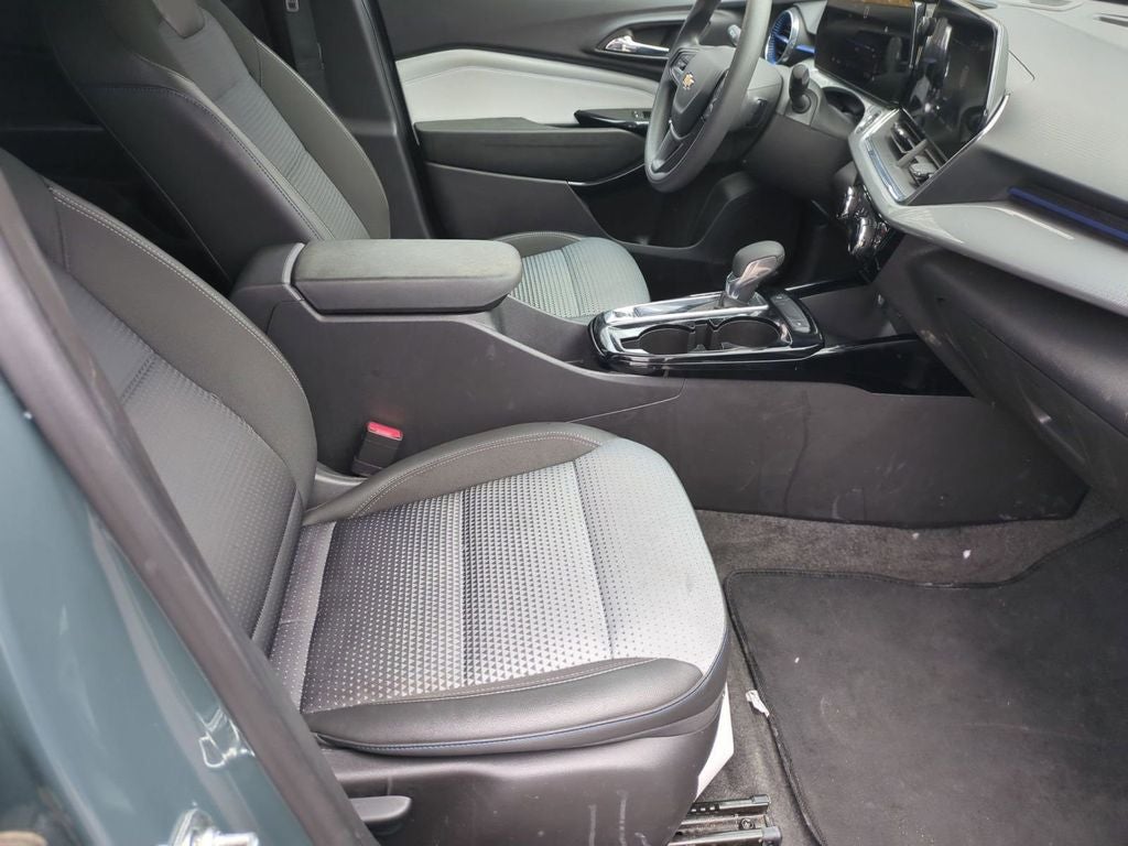 2025 Chevrolet Trax FWD LT