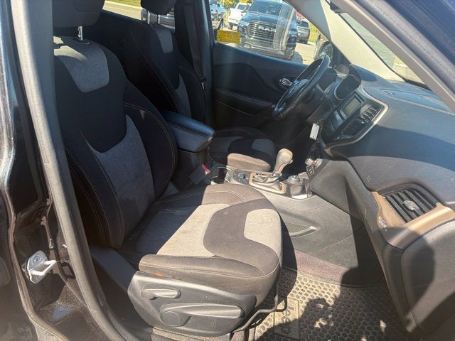 2016 Jeep Cherokee Sport