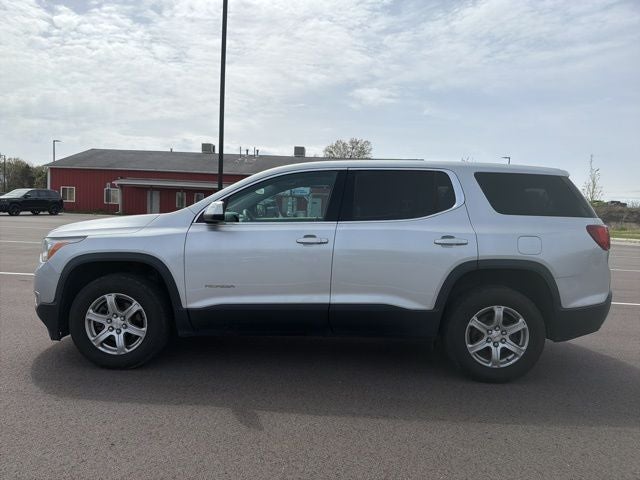 Used 2018 GMC Acadia SLE-1 with VIN 1GKKNKLA7JZ210736 for sale in Walled Lake, MI